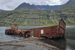 Vrak americké výsadkové lodi z 2.světové války ve fjordu Mjóifjörður